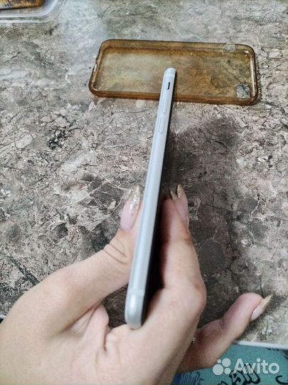 Телефон iPhone SE 2020