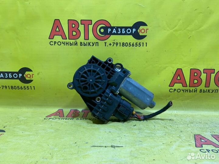 Мотор стеклоподъемника передний правый Audi A6 C5