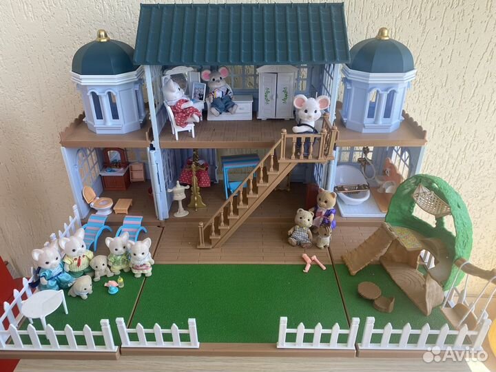 Sylvanian Families дом, 3 семьи, мебель