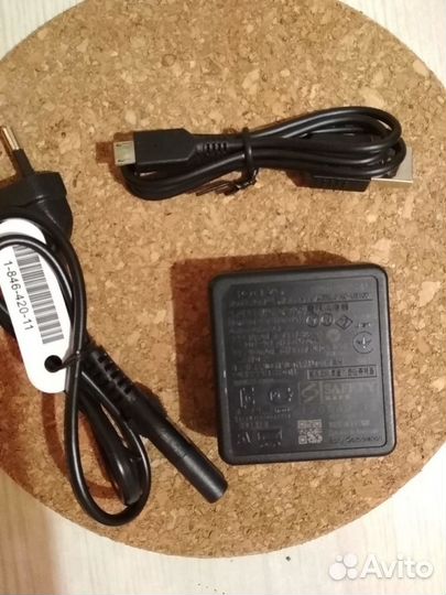 Зарядное Sony AC-UB10