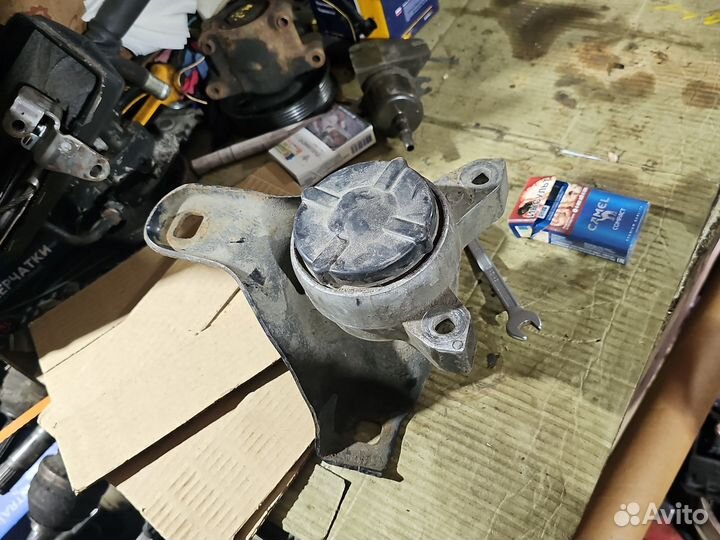 Подушка (опора) крепления двигателя Ford Focus1