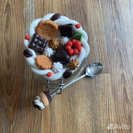 Банка с декором из полимерной глины