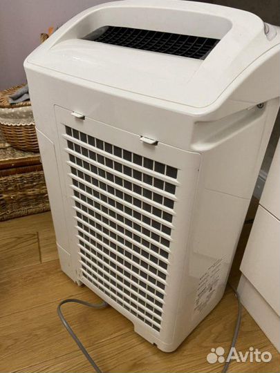 Очиститель-увлажнитель воздуха Sharp KC-A61RW