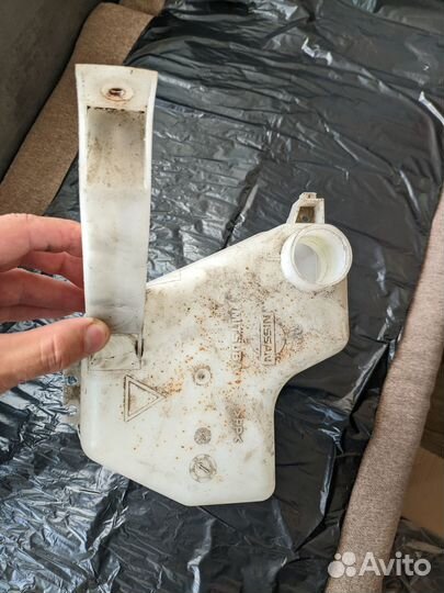 Бачок стеклоомывателя Nissan Tiida