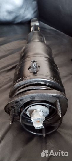 Пневмо амортизатор Lexus LS460/LS600 передний RWD