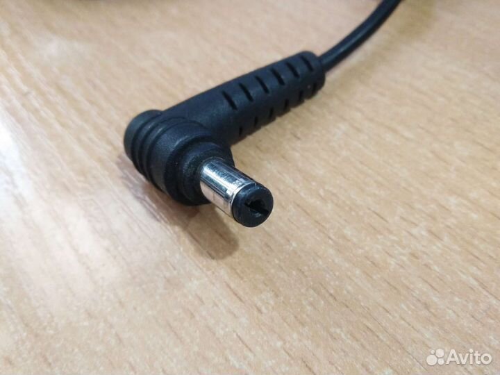 Зарядное устройство для ноутбука (19v)