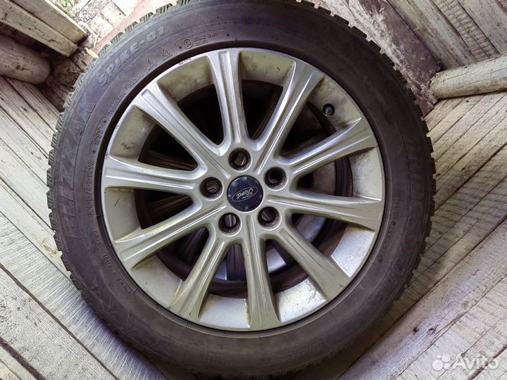 Bridgestone Blizzak Spike-01 205/55 R16