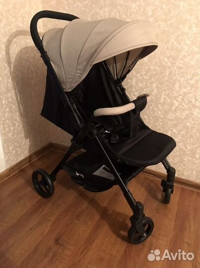 Коляска новая с перекидной ручкой всесезонная