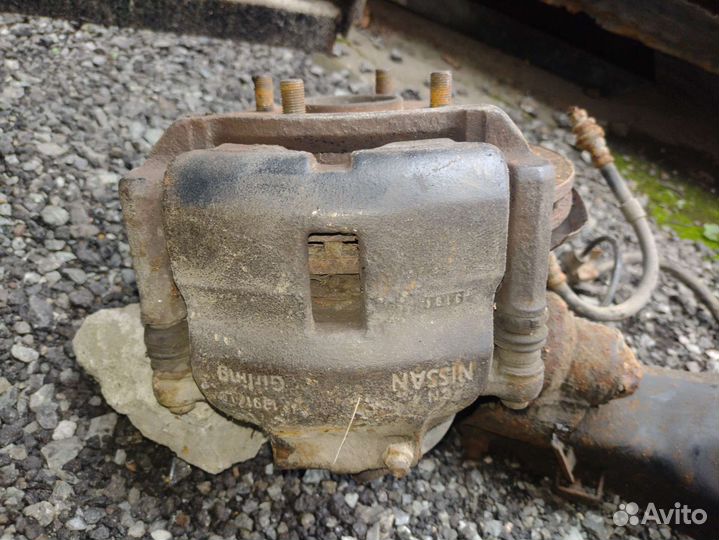 Суппорт nissan primera p10/w10