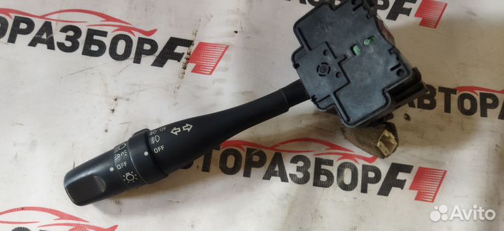 Nissan Maxima A32 Переключатель поворотов подрулев