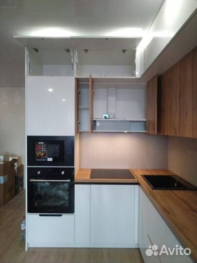 Кухня новая угловая