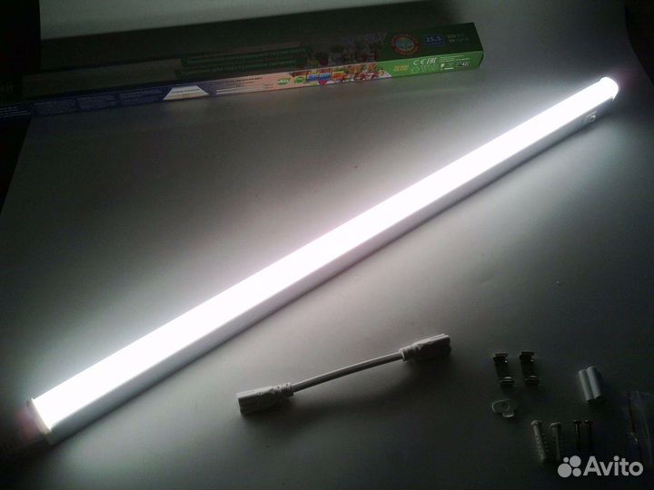 Светильник uniel 872мм белый