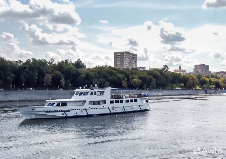 Аренда теплохода в Москве в апреле