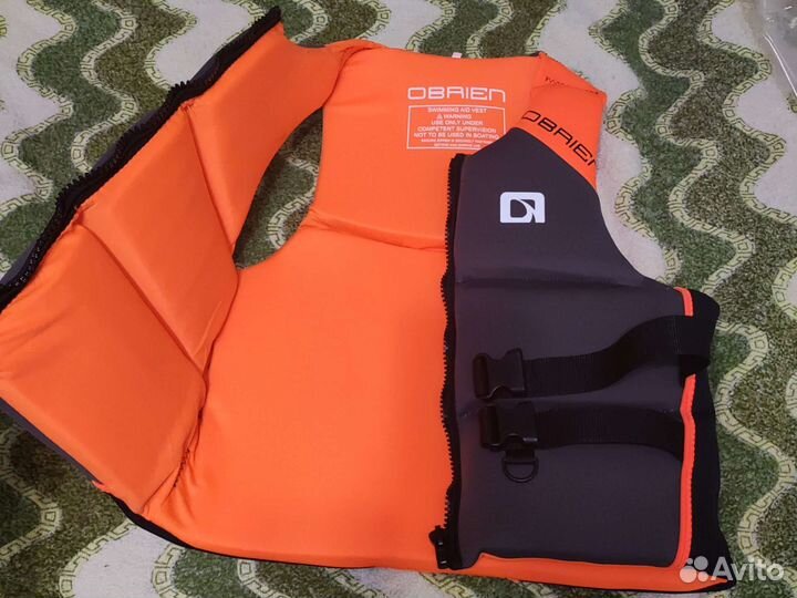 Жилет для гидроцикла и водных видов спорта