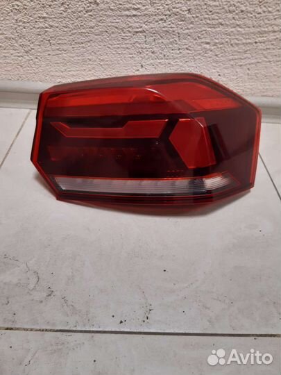 Задний фонарь VW Polo Лифтбэк.Оригинал.Правая