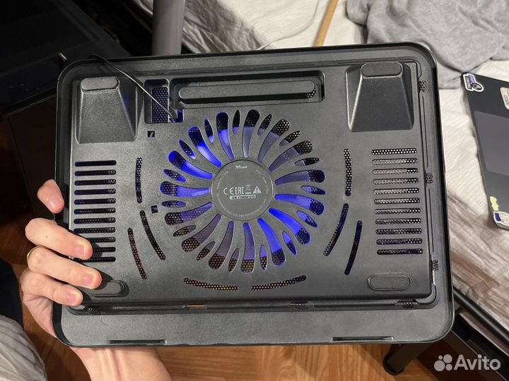 Охлаждающая подставка для ноутбука