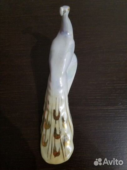 Фарфоровая статуэтка Павлин