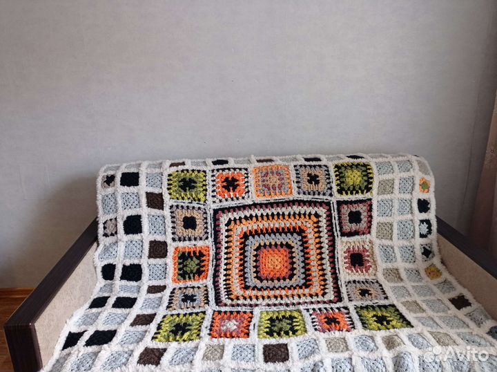 Покрывало на диван ручной работы