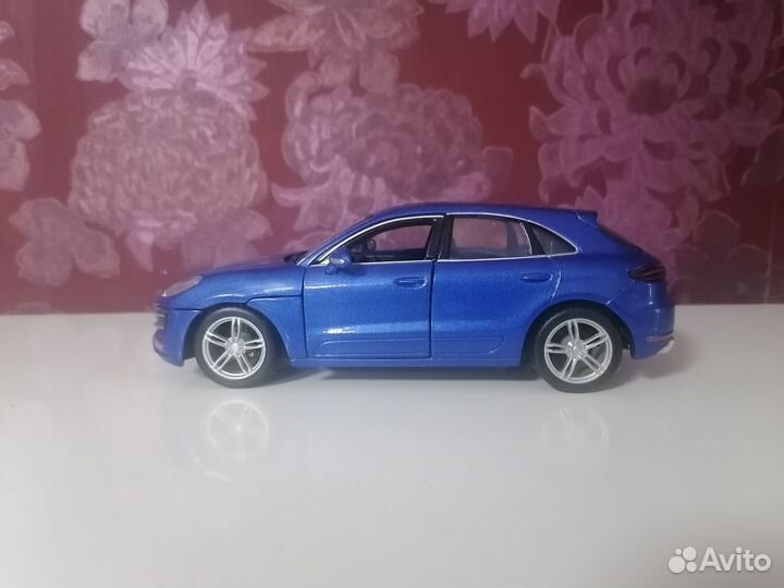Porsche Macan Bburago 1:24