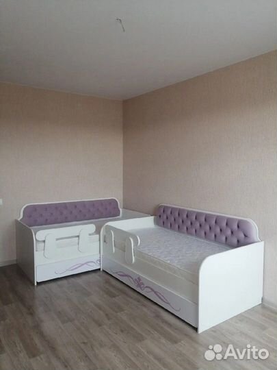 Детская кровать с бортиком