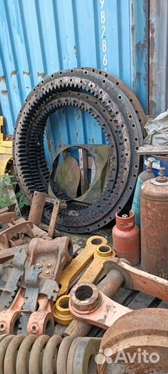 Поворотный круг Hitachi EX 200/3