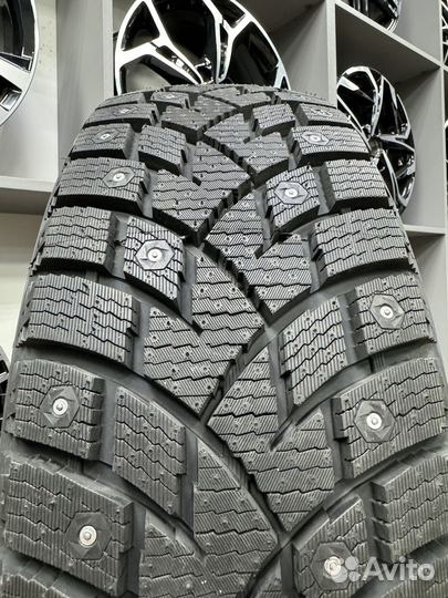 Delinte Winter WD42 215/70 R16 100T