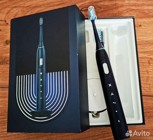 Электрическая зубная щетка
