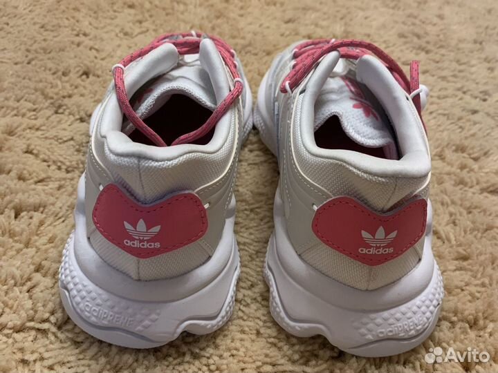 Кроссовки adidas ozweego