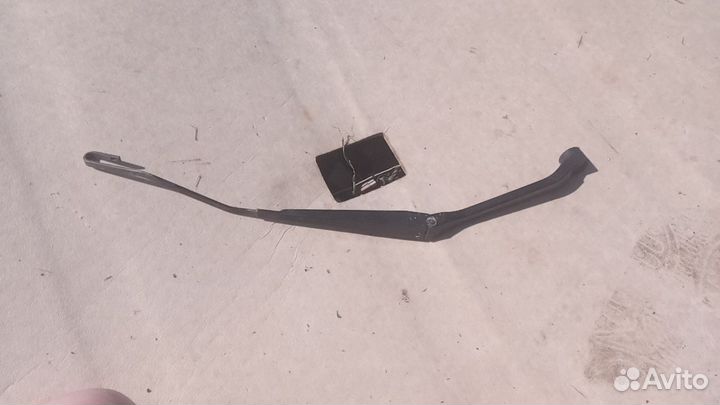 Поводок стеклоочистителя правый Chery Tiggo