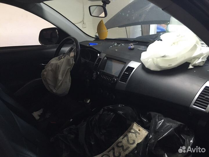 Mitsubishi Outlander 2.4 МТ, 2008, битый, 208 000 км