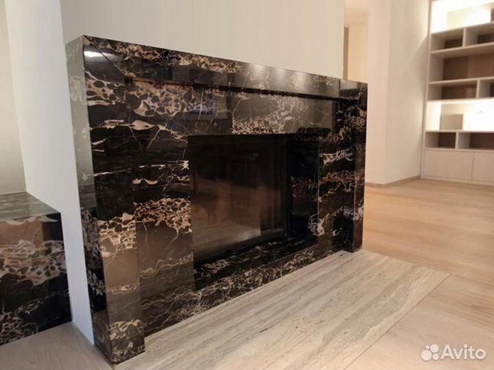 Камин из коричневого мрамора