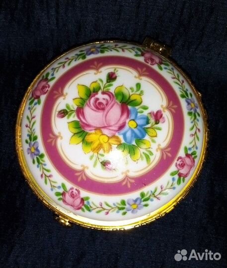 Шкатулка фарфоровая