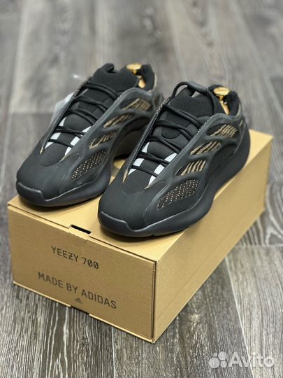 Кроссовки Adidas Yeezy boost 700