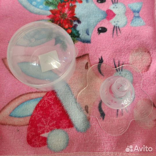 Силиконовая накладка для сосков в контейнере