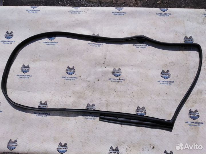 Уплотнитель двери задний левый Mazda 3 BL