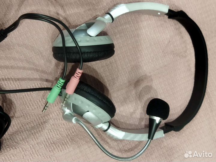 Наушники с микрофоном новые