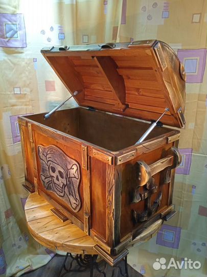 Сундук из натурального дерева