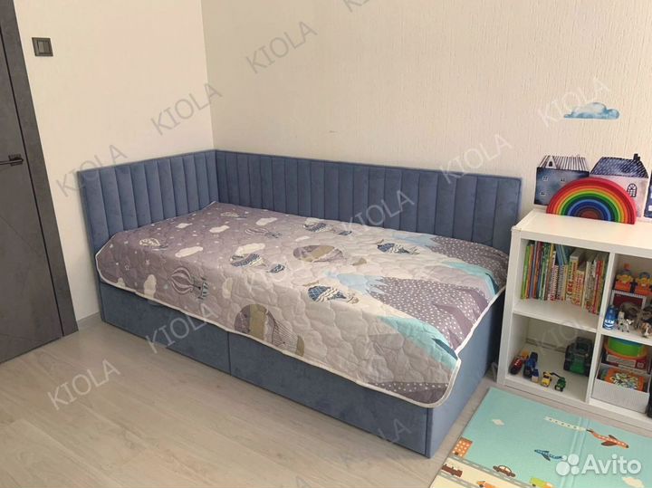 Детская кровать с защитным бортиком