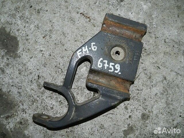 Кронштейн амортизатора передней оси нижний прав. V