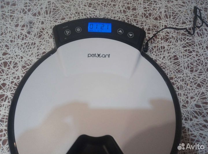 Автоматическая кормушка для кошек и собак