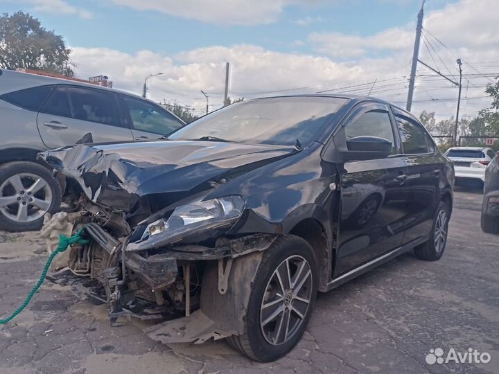 Volkswagen Polo 1.6 МТ, 2011, битый, 276 000 км