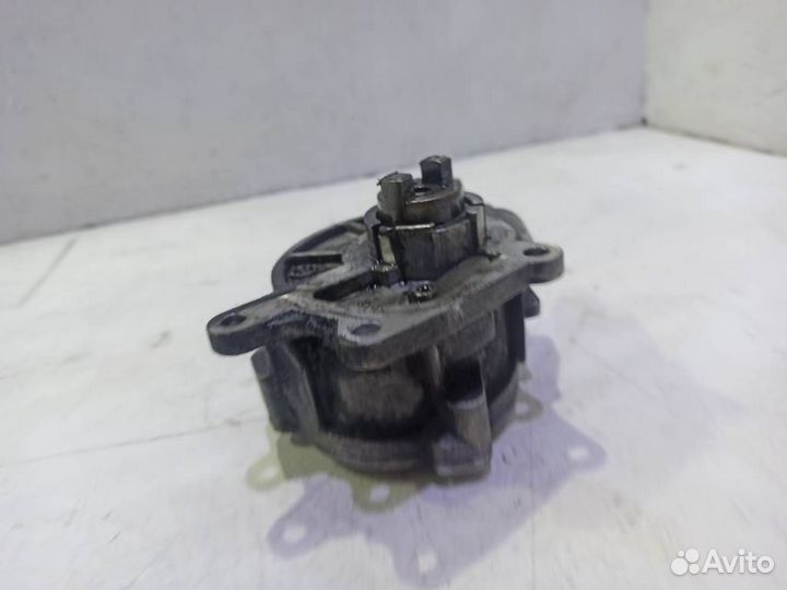 Вакуумный насос двигателя