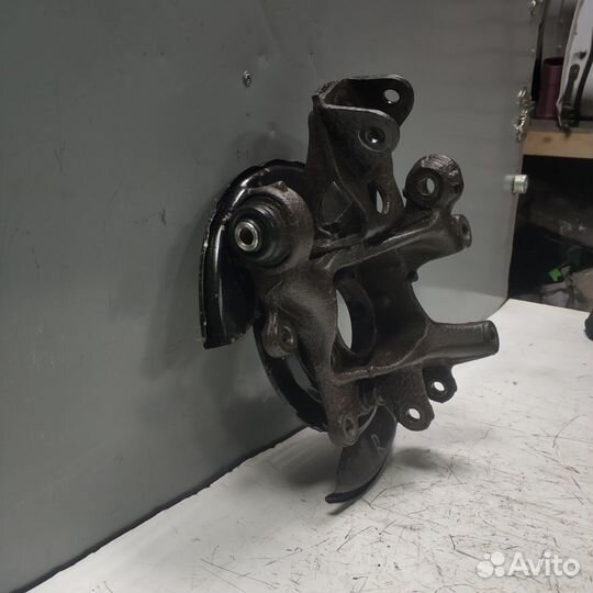 Кулак задний правый Toyota RAV4 XA30