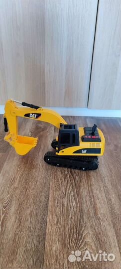Экскаватор cat
