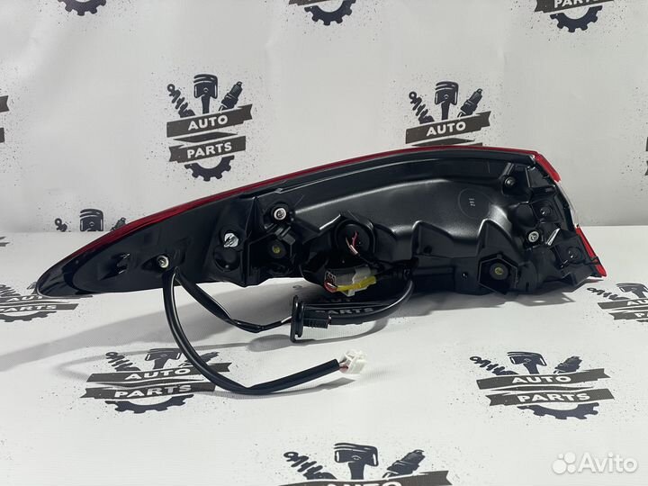 Фонарь задний правый Toyota Camry v70