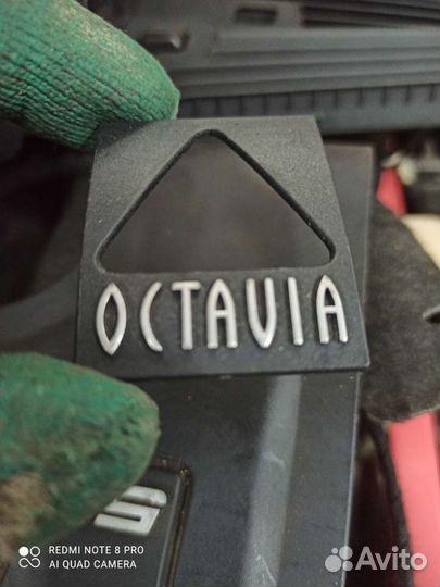 Октавия А4 накладка (декор) 1U0 857 586 оригинал