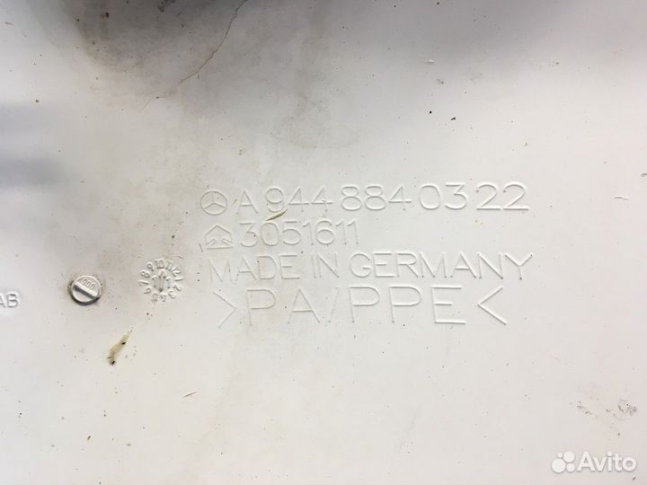 Дефлектор кабины правый Mercedes-Benz Axor