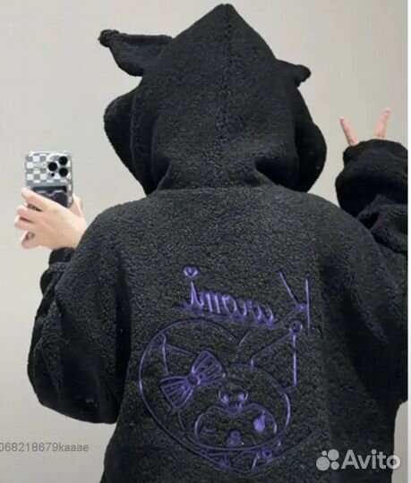 Толстовка с ушками и надписью kuromi