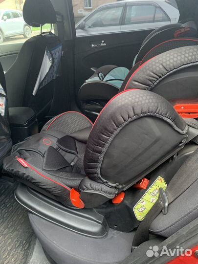 Продаю автокресла 2 шт. В хорошем состоянии