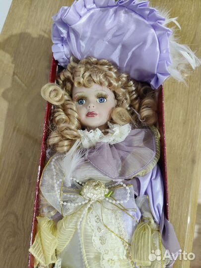 Кукла фарфоровая коллекционная